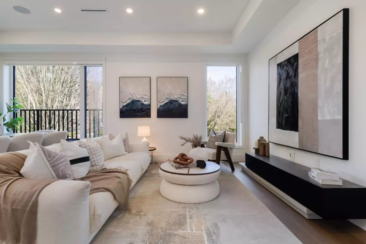 Living Room Photo of 3 950 W 57th Avenue, Vancouver, BC