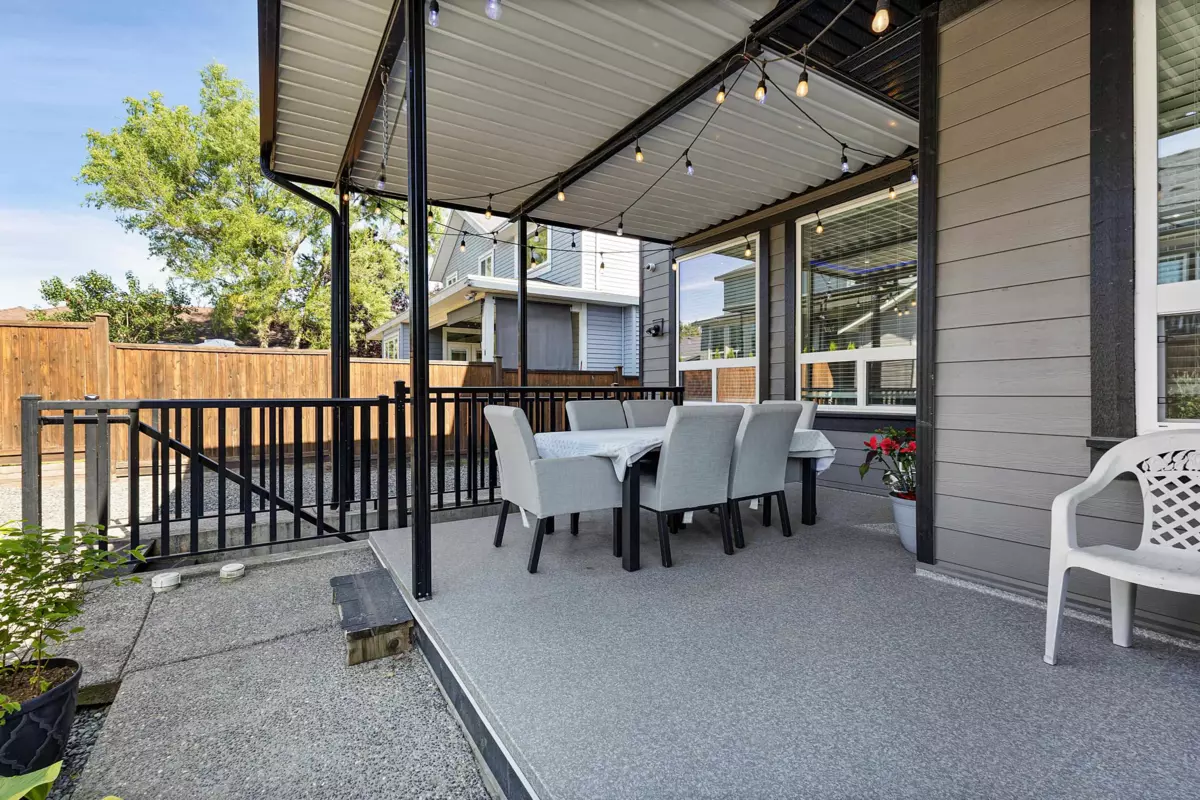 Living Room Photo of 18585 56 Avenue, Surrey, BC