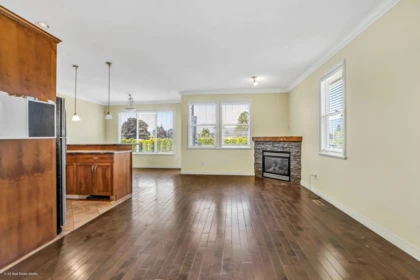 Kitchen Island Photo of 9487 Coote Street, Chilliwack, BC