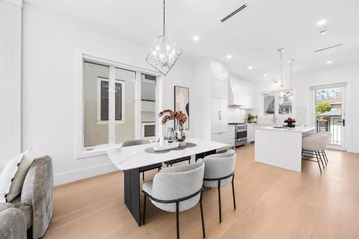 Dining Area Photo of 531 W 61st Avenue, Vancouver, BC