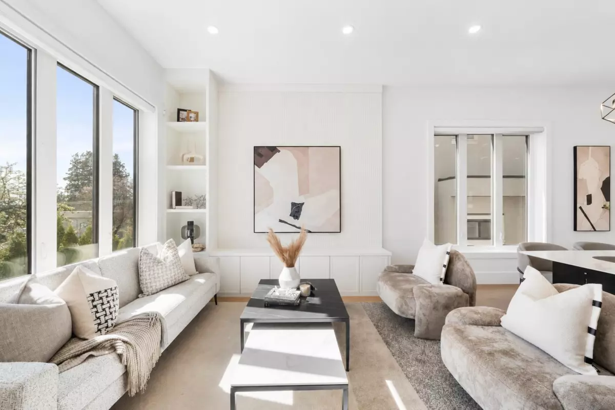 Living Room Photo of 531 W 61st Avenue, Vancouver, BC