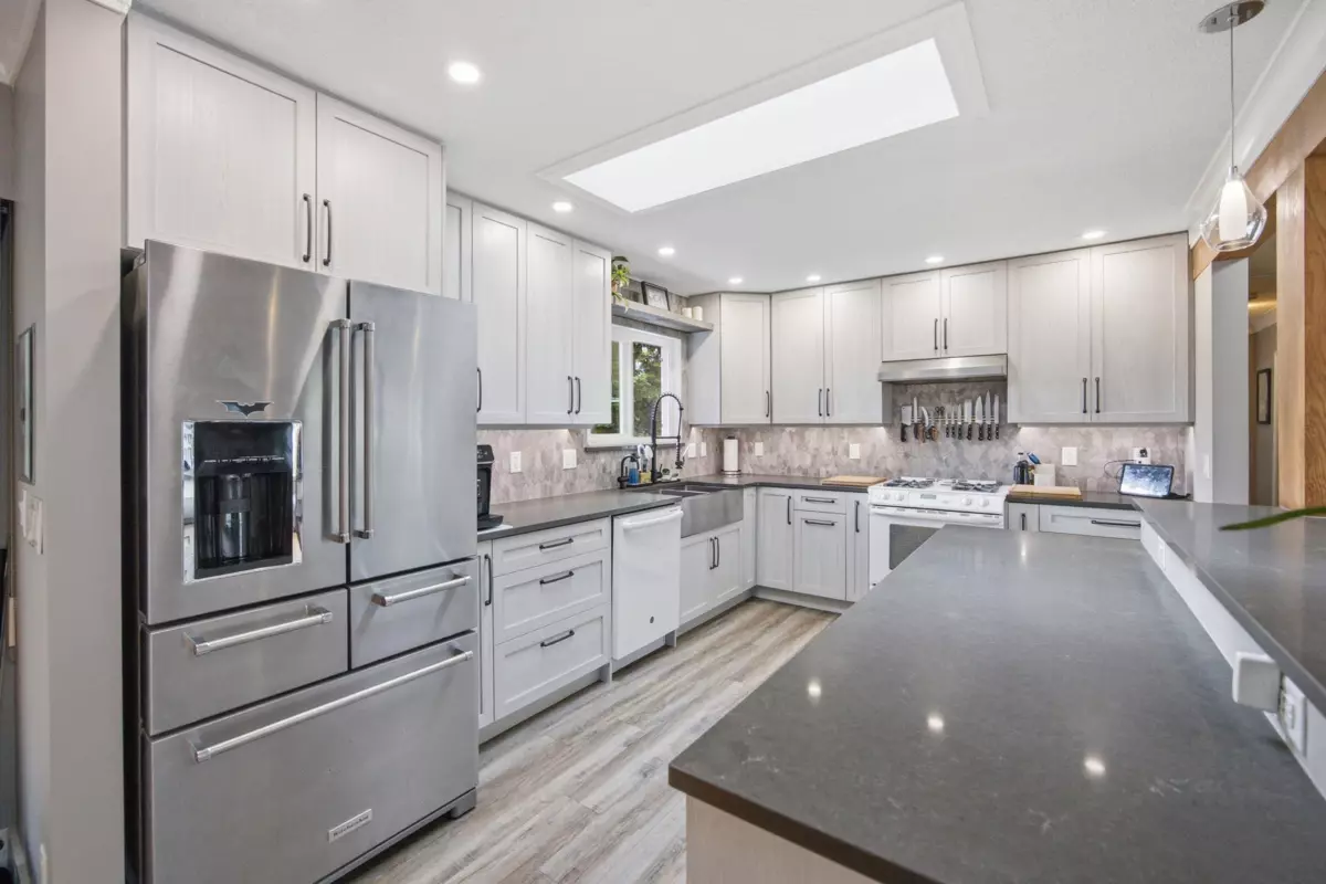 Family Room Photo of 944 Tollcross Road, North Vancouver, BC