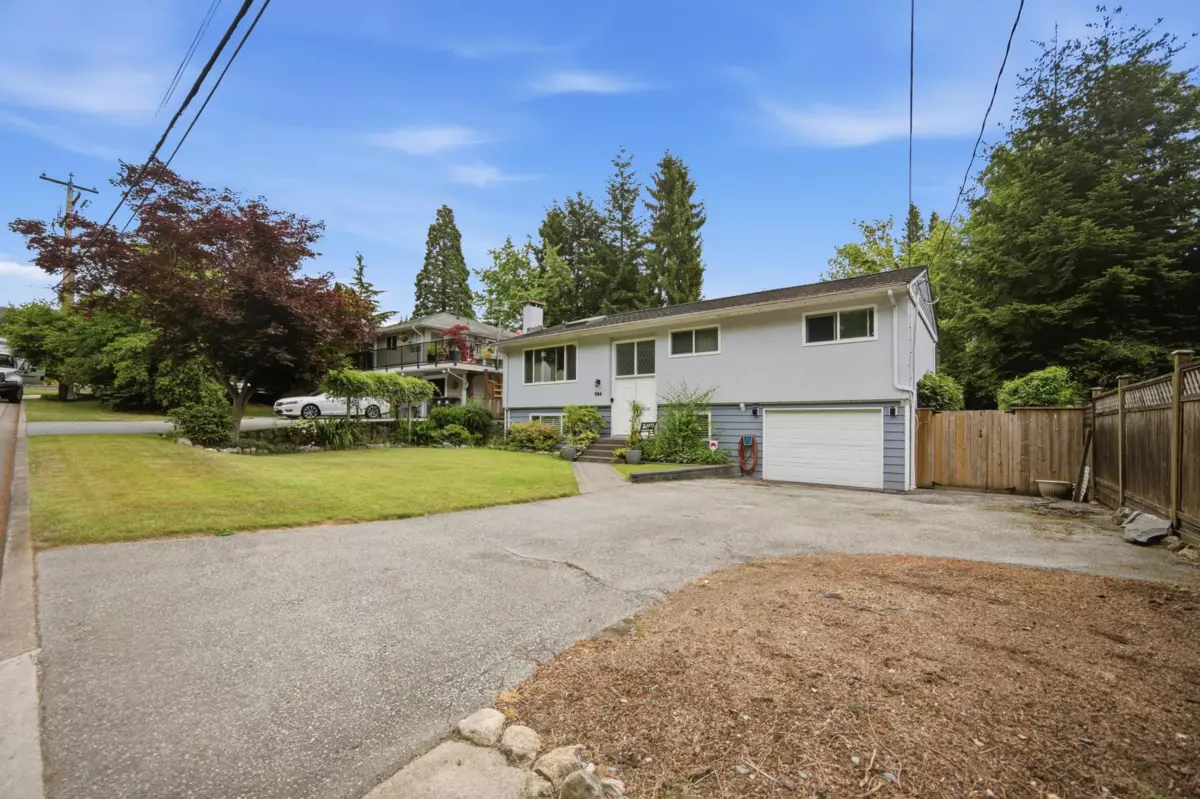 Living Room Photo of 944 Tollcross Road, North Vancouver, BC