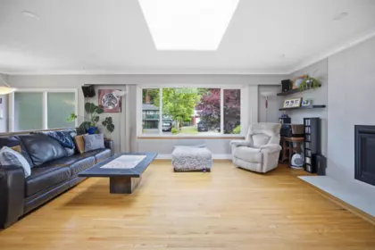 Breakfast Nook Photo of 944 Tollcross Road, North Vancouver, BC