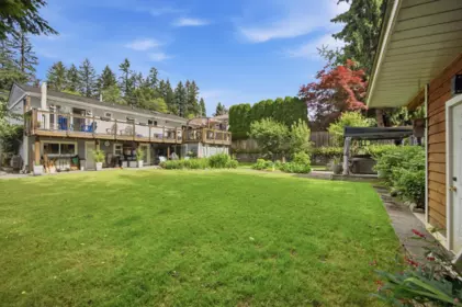 Garden / Landscaping Photo of 944 Tollcross Road, North Vancouver, BC