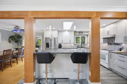 Kitchen Island Photo of 944 Tollcross Road, North Vancouver, BC