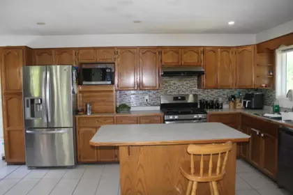 Kitchen Photo of 3752 Harwood Cr Crescent, Abbotsford, BC