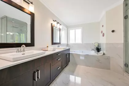 Powder Room Photo of 6185 167a Street, Surrey, BC