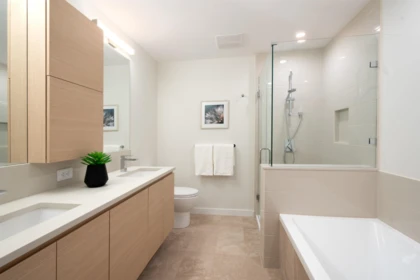 Guest Bathroom Photo of 3807 4168 Lougheed Highway, Burnaby, BC