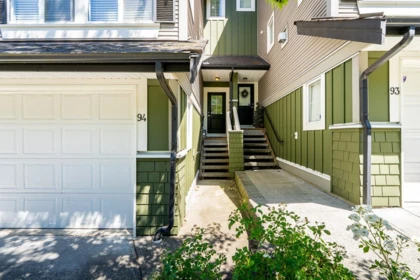 Kitchen Photo of 94 18199 70 Avenue, Surrey, BC