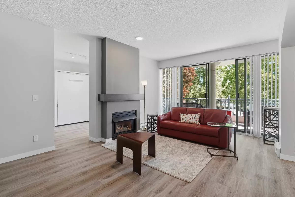 Family Room Photo of 201 1705 Martin Drive, Surrey, BC