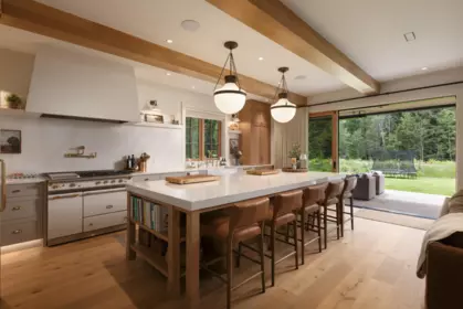 7249 S Fitzsimmons Road, Whistler, BC, Whistler — Single Family Residence for sale