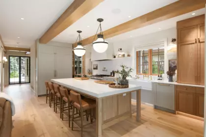 7249 S Fitzsimmons Road, Whistler, BC, Whistler — Single Family Residence for sale