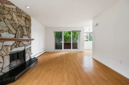 210 1420 E 8th Avenue, Vancouver, BC, Vancouver — Apartment/Condo for sale