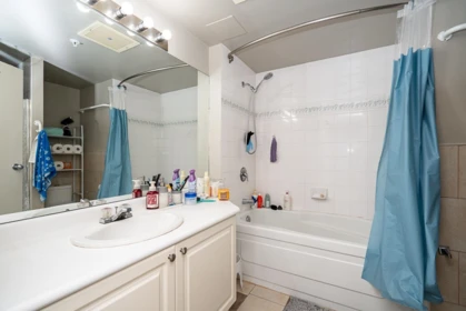Primary Bathroom Photo of 1508 9830 Whalley Boulevard, Surrey, BC