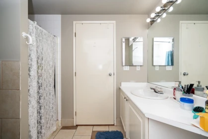 Walk-In Closet Photo of 1508 9830 Whalley Boulevard, Surrey, BC