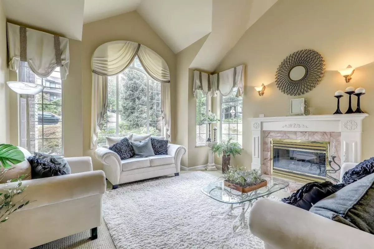 Family Room Photo of 16382 77 Avenue, Surrey, BC