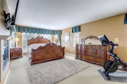 Basement Recreation Room Photo of 16382 77 Avenue, Surrey, BC