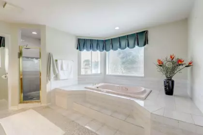 Entry Foyer Photo of 16382 77 Avenue, Surrey, BC