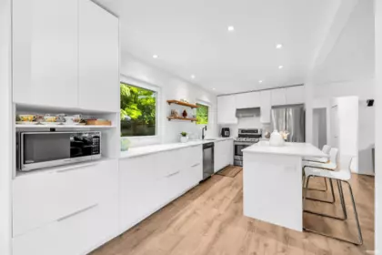 Kitchen Island Photo of 35365 Selkirk Avenue, Abbotsford, BC