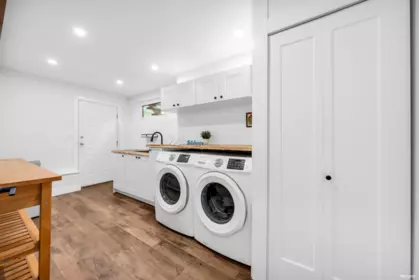 Laundry Room Photo of 35365 Selkirk Avenue, Abbotsford, BC