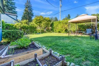 Front Yard Photo of 300 W Balmoral Road, North Vancouver, BC