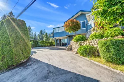 Garden / Landscaping Photo of 300 W Balmoral Road, North Vancouver, BC