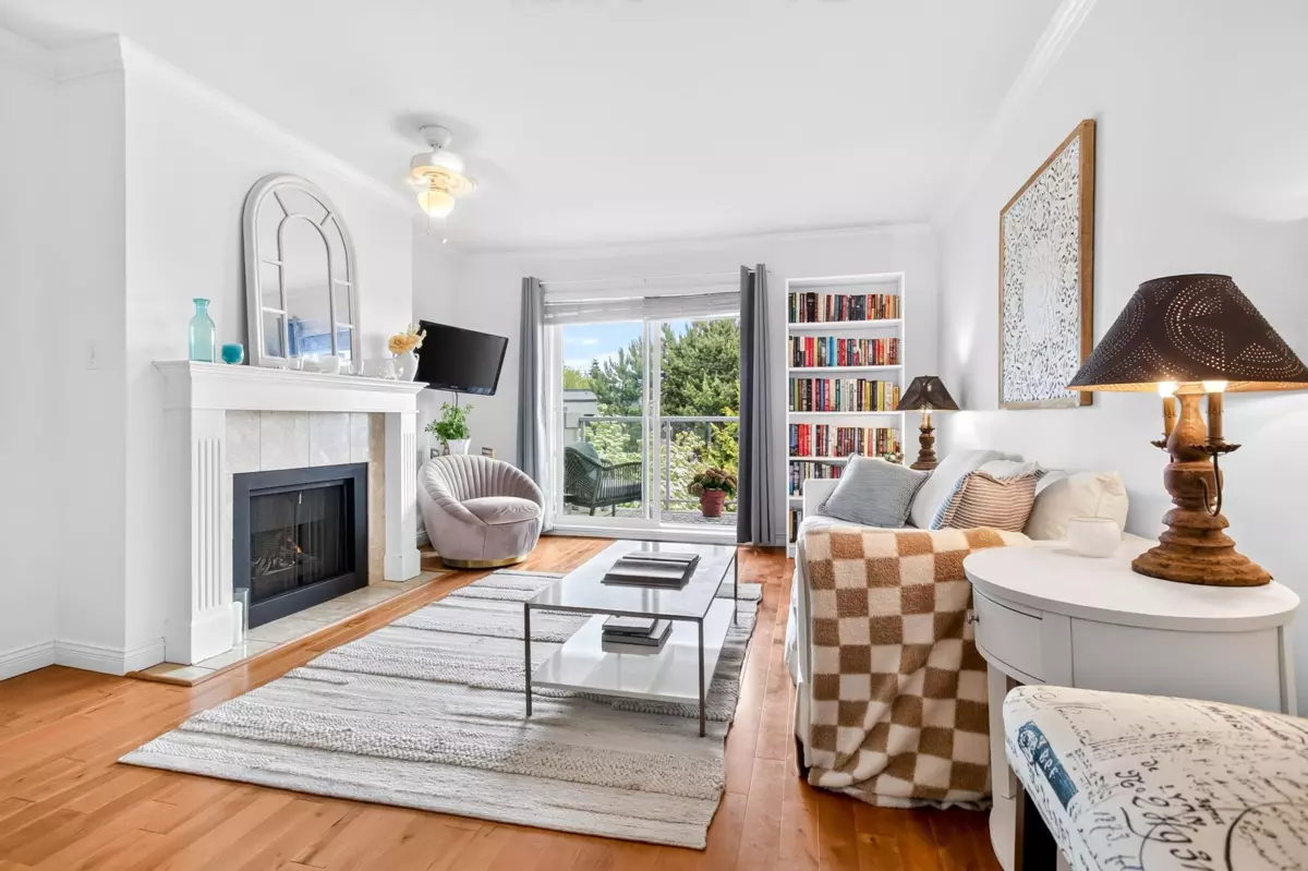 Living Room Photo of 303 1500 Merklin Street, White Rock, BC
