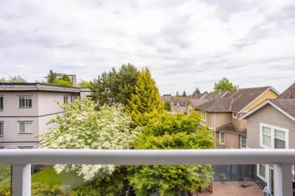 Hallway Photo of 303 1500 Merklin Street, White Rock, BC