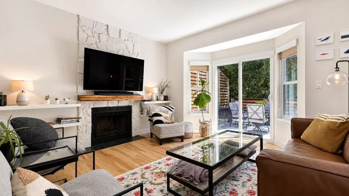 Family Room Photo of 7 Maude Court, Port Moody, BC