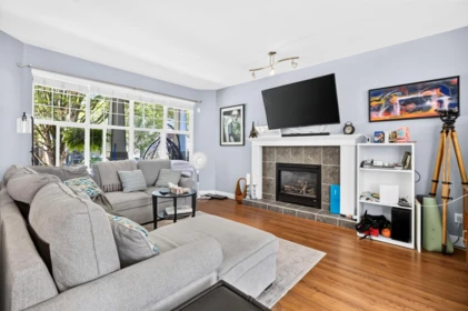 Kitchen Island Photo of 24348 102a Avenue, Maple Ridge, BC