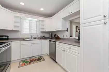 Kitchen Island Photo of 8 46277 Cessna Drive, Chilliwack, BC