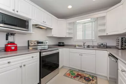 Kitchen Photo of 8 46277 Cessna Drive, Chilliwack, BC