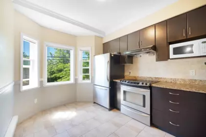 Kitchen Island Photo of 3 9751 Ferndale Road, Richmond, BC