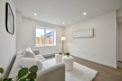 Entry Foyer Photo of 10070 178 Street, Surrey, BC