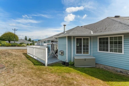 Front Yard Photo of 118 1450 Mccallum Road, Abbotsford, BC