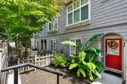 51 5858 142 Street, Surrey, BC, Surrey — Townhouse for sale