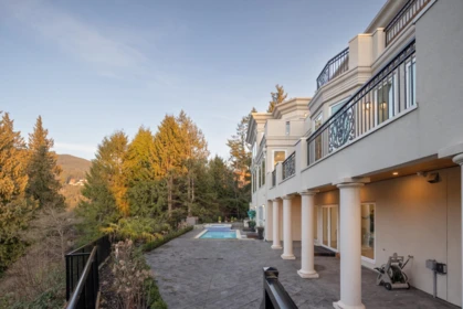 Garden / Landscaping Photo of 5417 Greentree Road, West Vancouver, BC