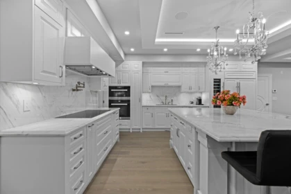 Kitchen Island Photo of 5417 Greentree Road, West Vancouver, BC