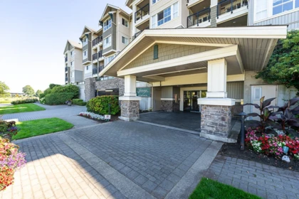 207 19673 Meadow Gardens Way, Pitt Meadows, BC, Pitt Meadows — Apartment/Condo for sale