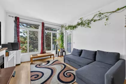 Entry Foyer Photo of 312 15380 102a Avenue, Surrey, BC