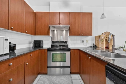 Kitchen Photo of 312 15380 102a Avenue, Surrey, BC