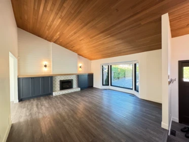 Kitchen Island Photo of 15032 Spenser Drive, Surrey, BC