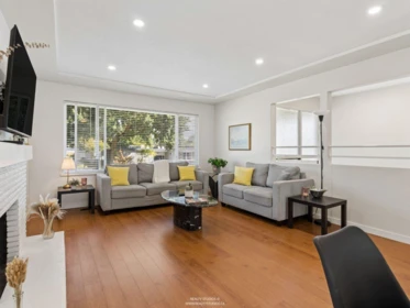 Breakfast Nook Photo of 3006 E Georgia Street, Vancouver, BC