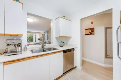 205 6860 Rumble Street, Burnaby, BC, Burnaby — Apartment/Condo for sale