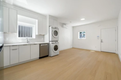 Hallway Photo of 1 6139 Ashworth Avenue, Burnaby, BC