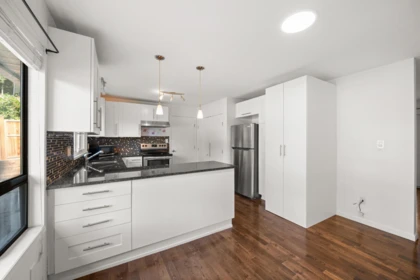 Kitchen Island Photo of 34388 Russet Place, Abbotsford, BC