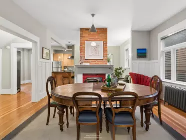 Kitchen Island Photo of 559 W 18th Avenue, Vancouver, BC