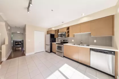 Primary Bathroom Photo of 83 15833 26 Avenue, Surrey, BC