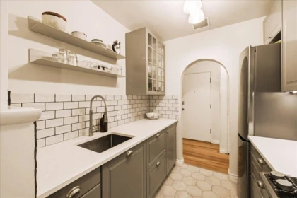 Guest Bathroom Photo of 6 985 Jervis Street, Vancouver, BC
